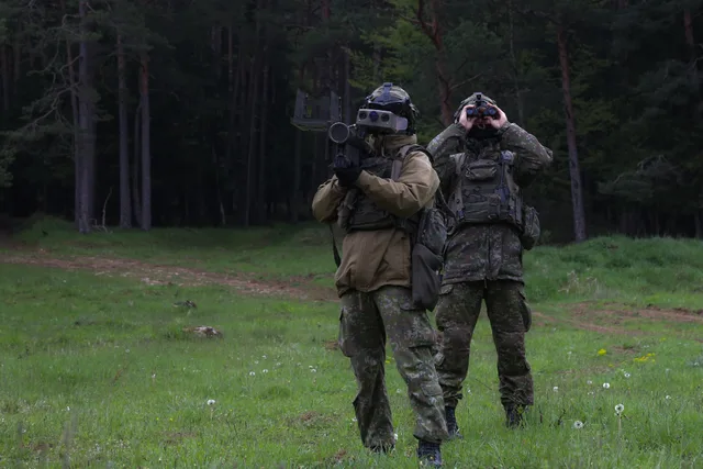 FIM-92 Stinger, Man-portable air-defense system, Air Defense - view 3