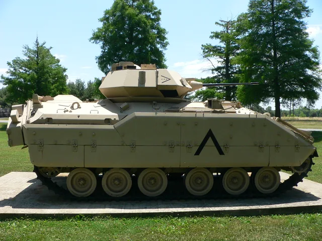 M2 Bradley, Infantry fighting vehicle, Armored Vehicles - view 2